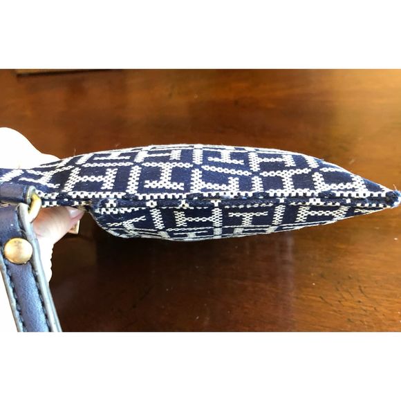 TOMMY HILFIGER - Signature Canvas Wristlet in Navy & White. SO CUTE & NWOT! - Picture 9 of 15